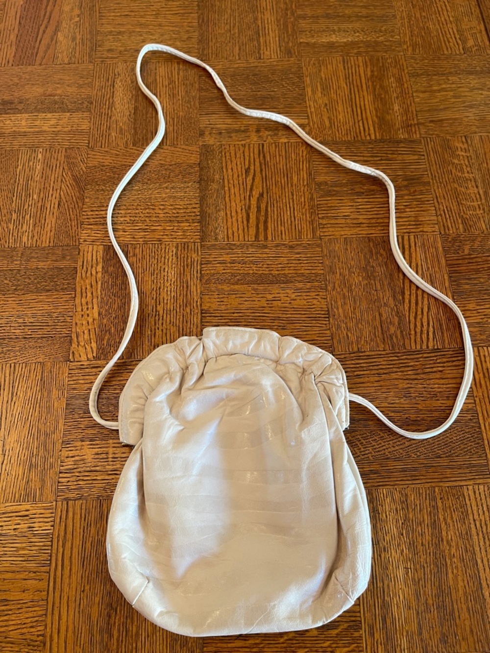 Vintage 80’s Letisse Women’s Cream Drawstring Crossbody Bag